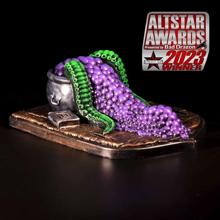 The Witches Cauldron Grinder